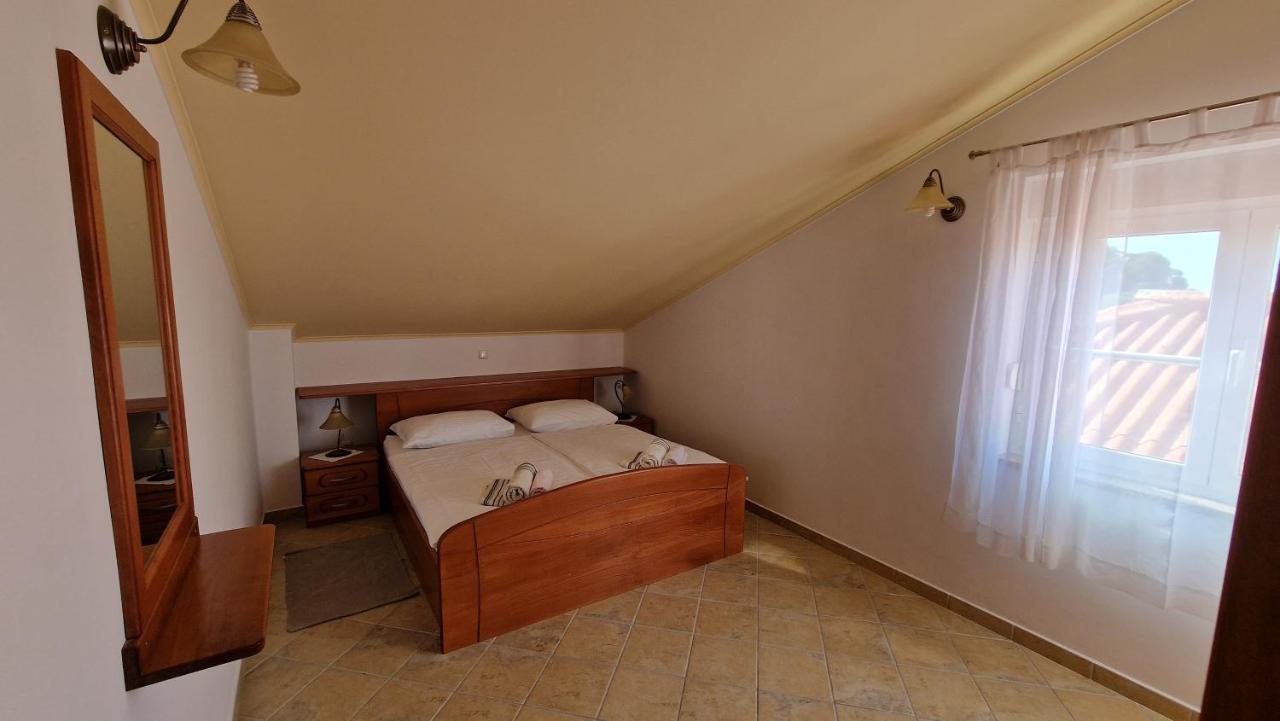 Haus Anica Apartment Rab Town Exterior foto