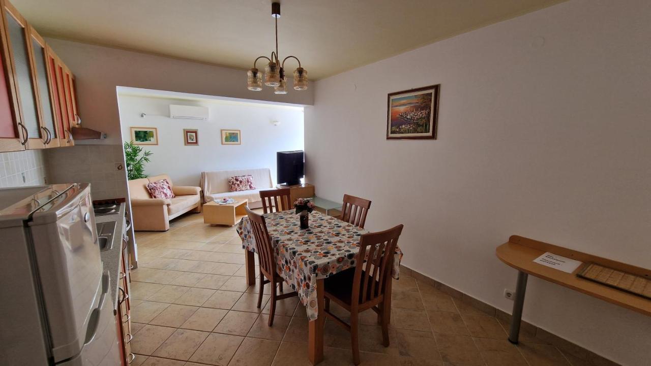 Haus Anica Apartment Rab Town Exterior foto