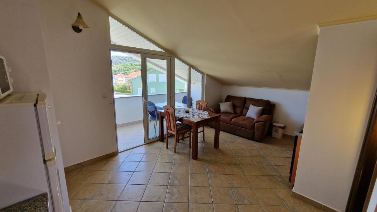 Haus Anica Apartment Rab Town Exterior foto
