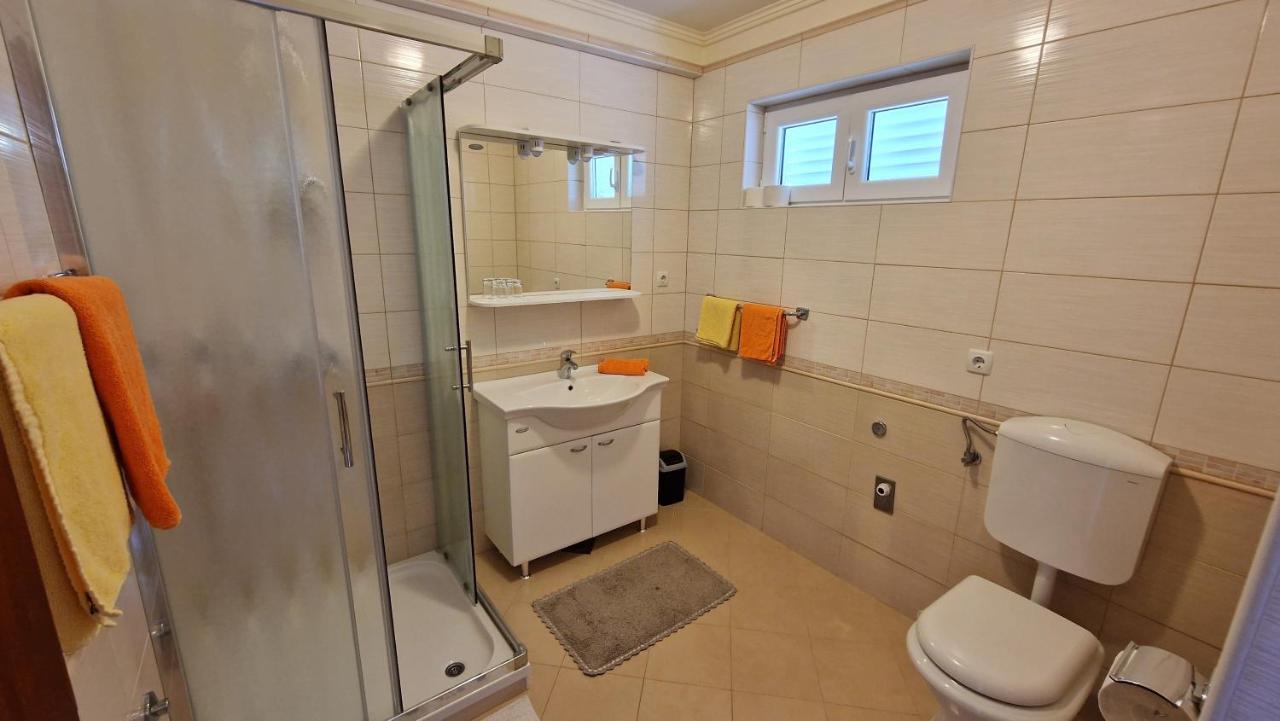Haus Anica Apartment Rab Town Exterior foto