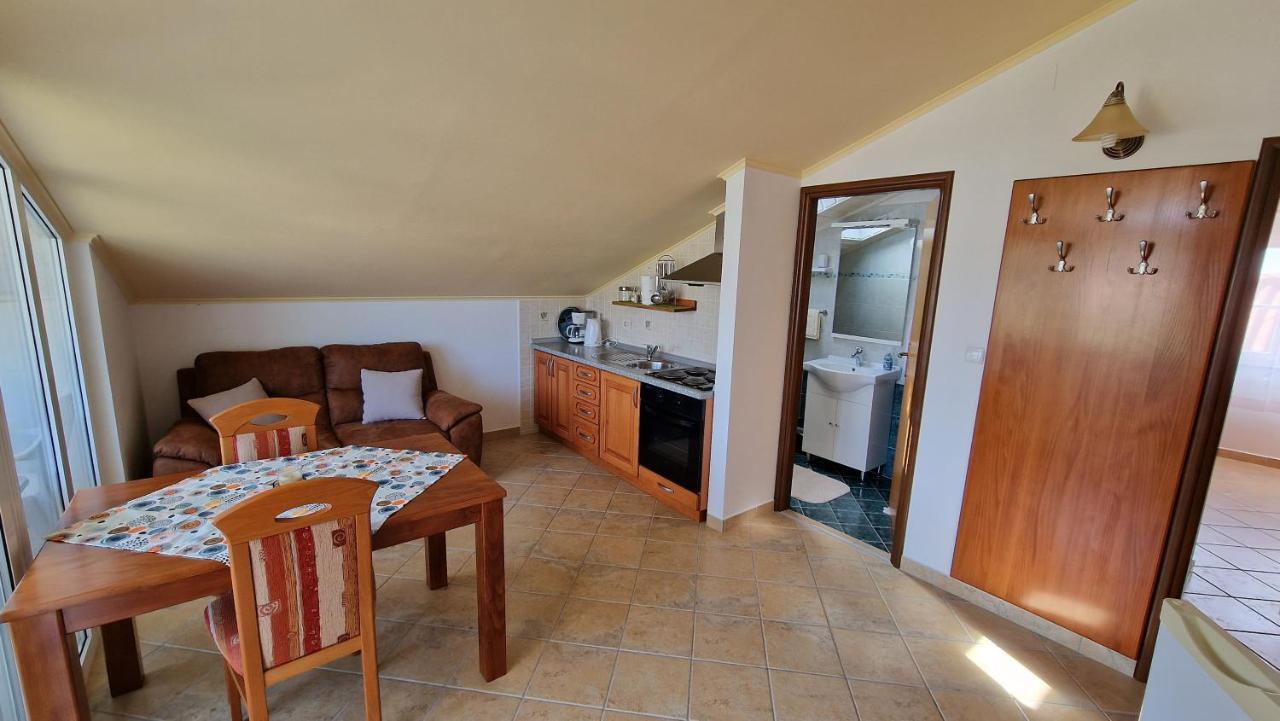 Haus Anica Apartment Rab Town Exterior foto