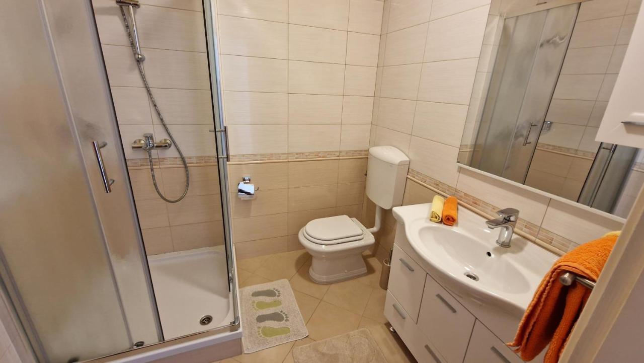 Haus Anica Apartment Rab Town Exterior foto