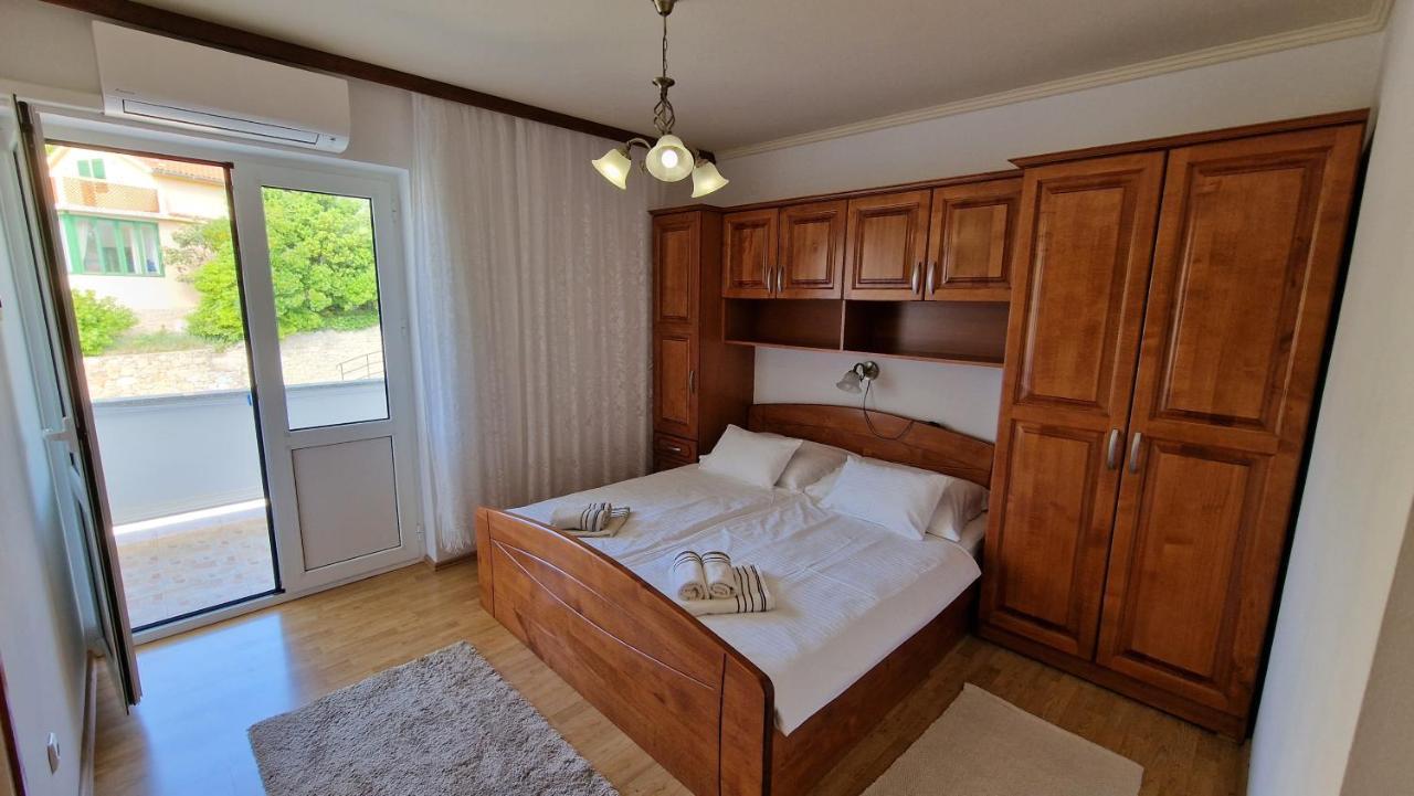 Haus Anica Apartment Rab Town Exterior foto